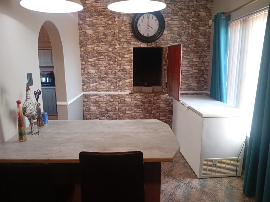 6 Bedroom Property for Sale in Heiderand Western Cape